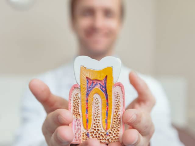 https://www.emergencydentistcharlottenc.com/wp-content/uploads/2020/09/24-7-dental-emergency-640x480.jpg